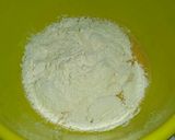 Foto langkah ke 4 dari resep Caramel Cake / Cake Sarang Semut Kukus.