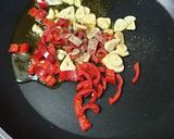 Foto del paso 2 de la receta: Abadejo marinado con gulas picantes y patatas con bacon