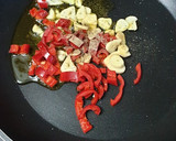 Foto del paso 2 de la receta: Abadejo marinado con gulas picantes y patatas con bacon