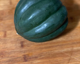 A picture of step 1 of Mashed Acorn Squash.