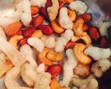 A picture of step 4 of Besan ke dry fruit ladoo.