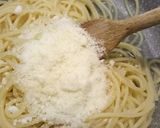 A picture of step 2 of Spaghetti Cacio e Pepe.