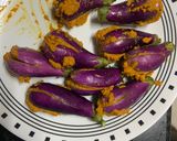A picture of step 1 of Stuffed Brinjal gravy / Ennai Kathirikkai Kuzhambu.