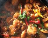 Foto langkah ke 6 dari resep Udang Kemangi Lada Hitam Saori.