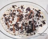 A picture of step 5 of Vanilla cake with some toppings.