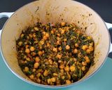 A picture of step 13 of Chickpeas with Spinach (a traditional Andalusian tapa).