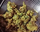 A picture of step 4 of Crispy Kumbhaniya bhajiya.
