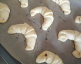 Pas rețetă Cornuri pufoase umplute cu Nutella și gem de zmeură 8 fotografie