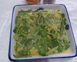 Foto del passaggio 2 della ricetta Rotolo di uova con rucola,farcito con bresaola e parmigiano