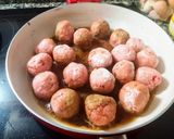 A picture of step 2 of Spanish Meatballs in Sauce.