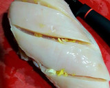 Foto del paso 3 de la receta: Pechuga de pollo con mantequilla al horno y hierbas aromáticas