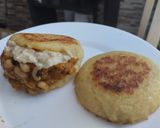 Foto del paso 5 de la receta: Arepas🫓 de maíz🌽tierno rellenas de dip de🫘frijol zanahoria🥕 y pimientos🌶️ tatemados🥙🌯