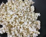 Foto langkah ke 2 dari resep Popcorn Coklat Kilat.
