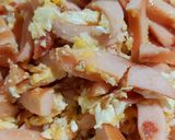 รูปขั้นตอนการทำที่ 1 ของ ผัดไส้กรอกหมูรมควันใส่ไข่