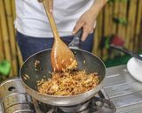 รูปขั้นตอนการทำที่ 17 ของ ข้าวผัดต้มยำ กุ้ง อร่อยซี้ดซ้าดถึงใจ
