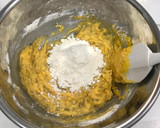 A picture of step 5 of Banana cake.