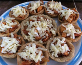 Foto del paso 4 de la receta: Canastitas de papa rellenas de un guiso o vegetales con queso