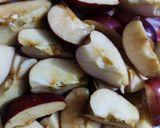 A picture of step 1 of Apple Dryfruit Halwa.