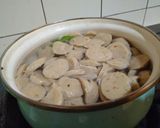 Foto langkah ke 3 dari resep Tumis Bakso Cabe Ijo.