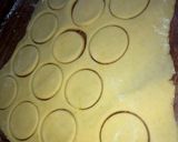 Foto del paso 2 de la receta: Galletitas de limón 🍋