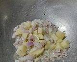 सिमला बटाटा भाजी (shimla batata bhaji recipe in marathi) रेसिपी स्टेप 2 फोटो 