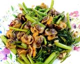 Hình bước làm 3 của món Sò Huyết Xào Bơ Tỏi Sa Tế