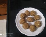 A picture of step 8 of Gond laddu.