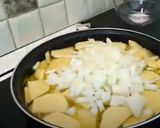 A picture of step 3 of Spanish Omelette.
