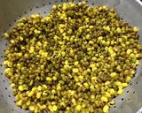 A picture of step 4 of Sprouted moong salad.