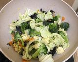 Foto langkah ke 3 dari resep Capcay Sayur Telur.