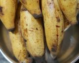 पिकलेल्या केळीच्या पूरी (piklya kelichi puri recipe in marathi) रेसिपी स्टेप 1 फोटो 