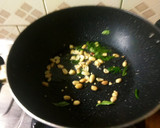 A picture of step 1 of Kanda poha.