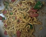 Foto langkah ke 5 dari resep Mi Goreng Pipih.