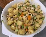 Une image de l'étape 15 de Salade marinée de pommes de terre au porc, oignons nouveaux et tomates orange.