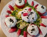 Foto del paso 2 de la receta Ensalada de cogollos y tomates con salsa Tzatziki