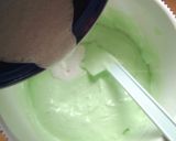 Foto langkah ke 4 dari resep Bolu Gulung Pandan Keju.