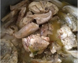 Foto del paso 4 de la receta: Pollo guisado con tomate verde y seta pie azul