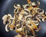 Foto del paso 2 de la receta: Solomillo de cerdo en salsa de champiñones y un toque de mostaza