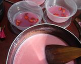 Foto langkah ke 2 dari resep Pudding Agar Strawberry In Jar (Agar² Stroberi dalam Stoples).