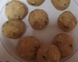 A picture of step 2 of Chicken cheese balls.