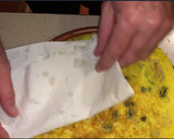 Foto del paso 11 de la receta: Tortilla de bacalao, pasas y piñones