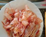 Foto del paso 3 de la receta: Langostinos con patatas y huevo
