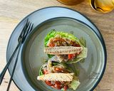 Foto del paso 2 de la receta: Cogollos de Tudela con escalivada y caballa 🥬 🍆 🫑 🧅 🐟