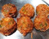 A picture of step 3 of Mix veg cheese pakoda.