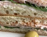 Foto del paso 10 de la receta: Bocadillo frío de fiambre de pollo, con allioli, tomate y rúcula