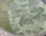 A picture of step 4 of Agua de pepino y limón (cucumber & lime water).