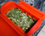 Foto del paso 2 de la receta: Merluza con ajetes y salsa verde al microondas