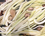 Foto del paso 1 de la receta: 92. Espaguetti de calabacín y setas con pesto de aguacate (principal verdura)