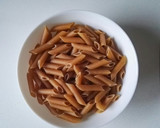 Foto del paso 1 de la receta: Ensalada de pasta integral y pepino