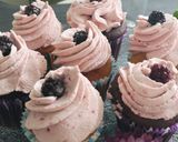 Pas rețetă Cupcakes cu cremă din fructe de pădure 6 fotografie